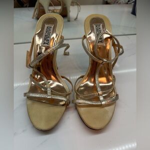 Gold Badgley Mischka shoes. Size 7.